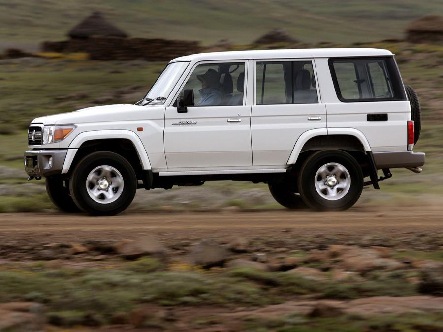 Toyota Land Cruiser 70 2007 года  (ZA) (фото 4 из 17)